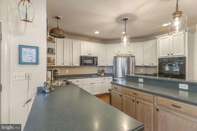 13539 HERITAGE FARMS DR, Gainesville, VA 20155