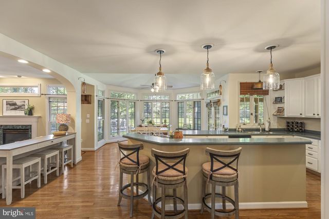 13539 HERITAGE FARMS DR, Gainesville, VA 20155