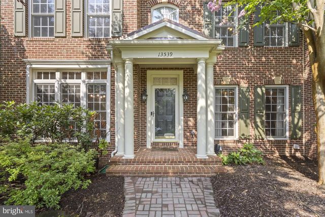 13539 HERITAGE FARMS DR, Gainesville, VA 20155