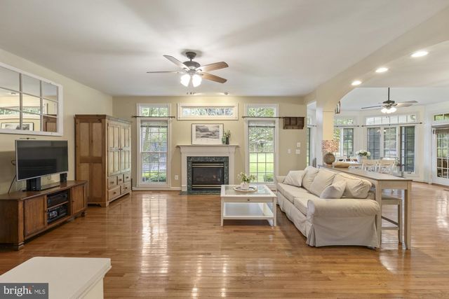 13539 HERITAGE FARMS DR, Gainesville, VA 20155