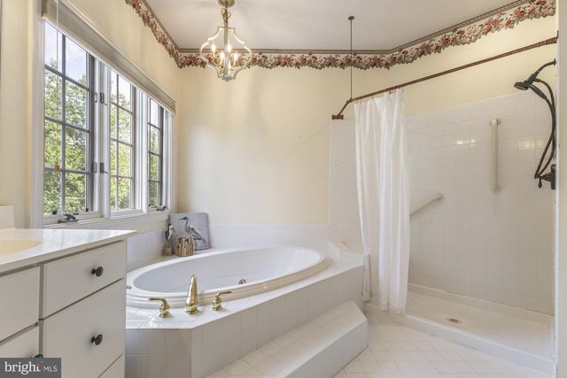 13539 HERITAGE FARMS DR, Gainesville, VA 20155