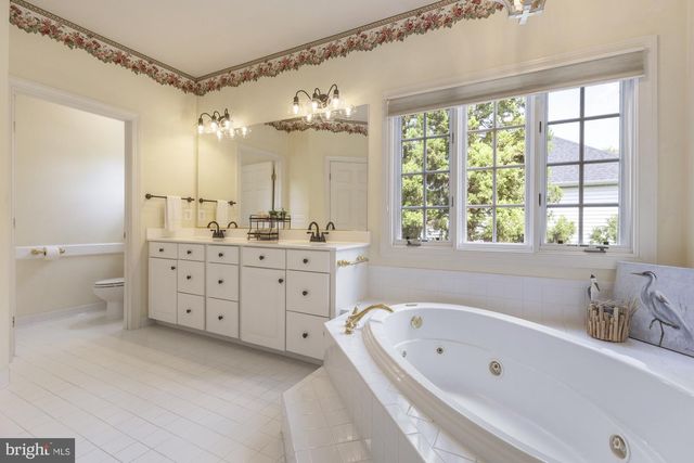 13539 HERITAGE FARMS DR, Gainesville, VA 20155