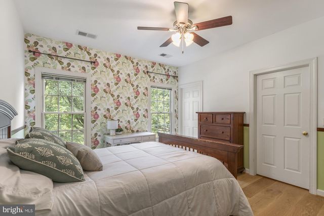 13539 HERITAGE FARMS DR, Gainesville, VA 20155