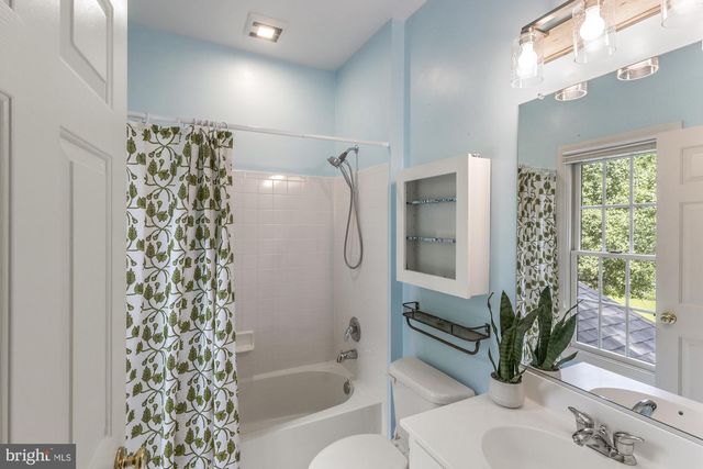 13539 HERITAGE FARMS DR, Gainesville, VA 20155