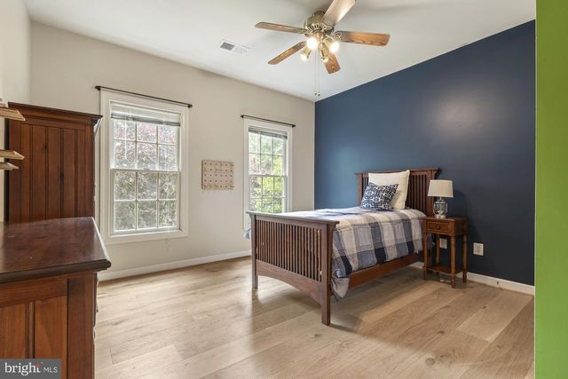 13539 HERITAGE FARMS DR, Gainesville, VA 20155
