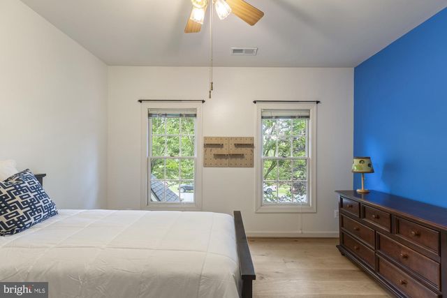 13539 HERITAGE FARMS DR, Gainesville, VA 20155