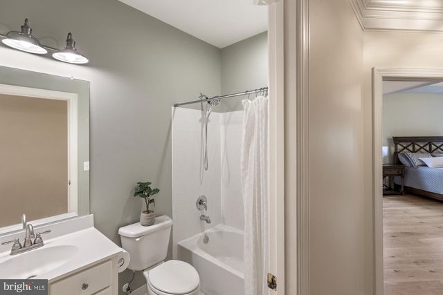 13539 HERITAGE FARMS DR, Gainesville, VA 20155