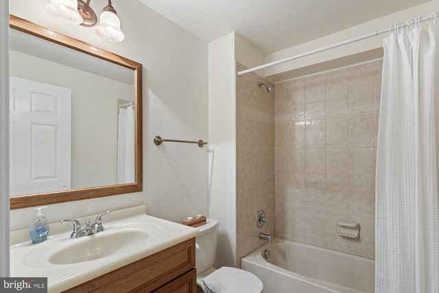 13539 HERITAGE FARMS DR, Gainesville, VA 20155