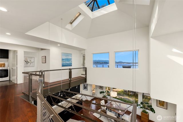 12145 Arrow Point Loop NE, Bainbridge Island, WA 98110