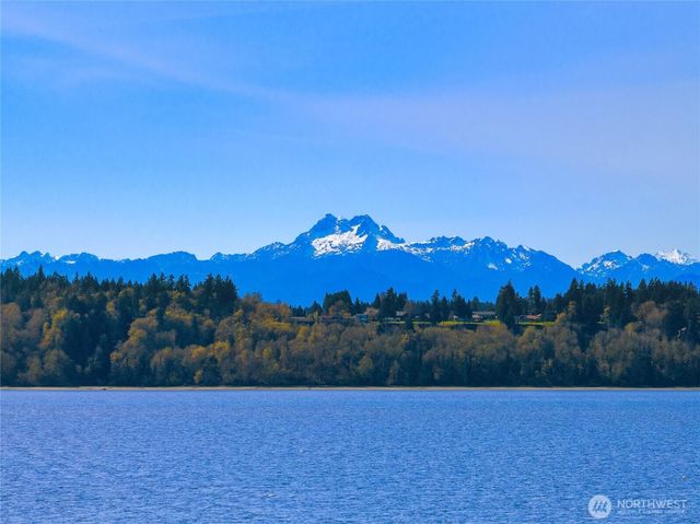 12145 Arrow Point Loop NE, Bainbridge Island, WA 98110