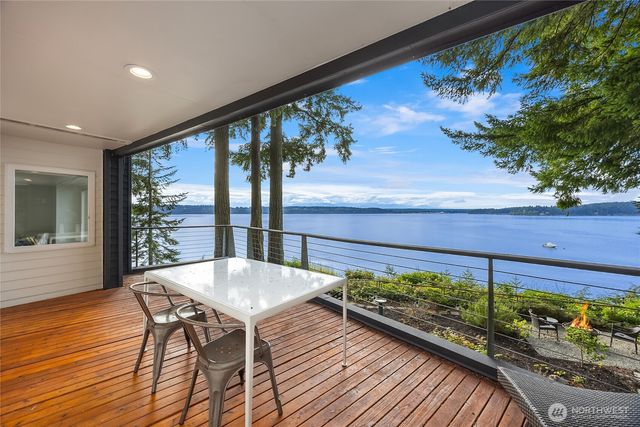 12145 Arrow Point Loop NE, Bainbridge Island, WA 98110