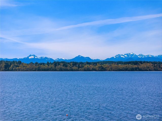12145 Arrow Point Loop NE, Bainbridge Island, WA 98110