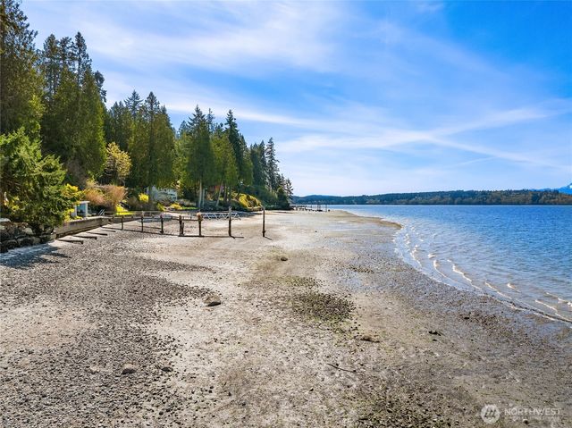 12145 Arrow Point Loop NE, Bainbridge Island, WA 98110