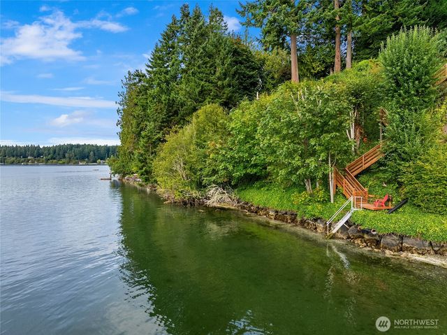 12145 Arrow Point Loop NE, Bainbridge Island, WA 98110