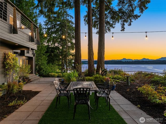 12145 Arrow Point Loop NE, Bainbridge Island, WA 98110