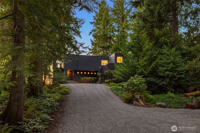 12145 Arrow Point Loop NE, Bainbridge Island, WA 98110