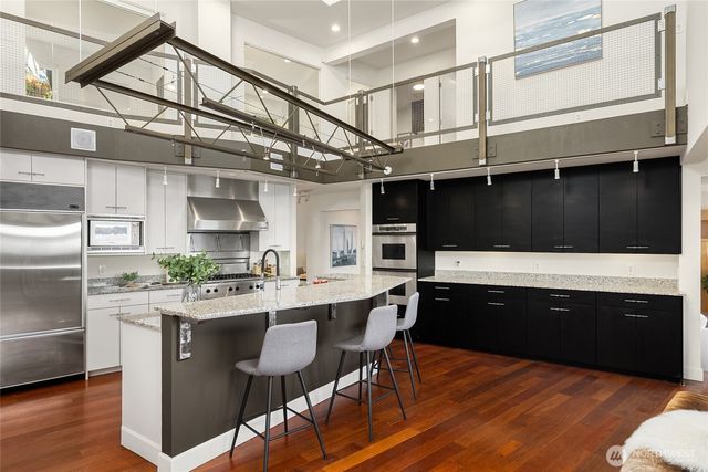 12145 Arrow Point Loop NE, Bainbridge Island, WA 98110