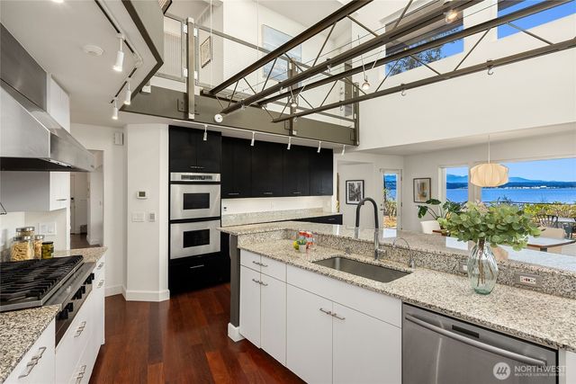 12145 Arrow Point Loop NE, Bainbridge Island, WA 98110