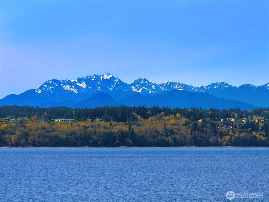 12145 Arrow Point Loop NE, Bainbridge Island, WA 98110