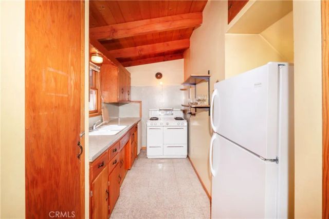 23915 Wildwood, Crestline, CA 92325