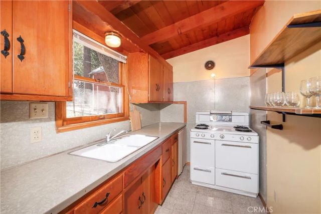 23915 Wildwood, Crestline, CA 92325