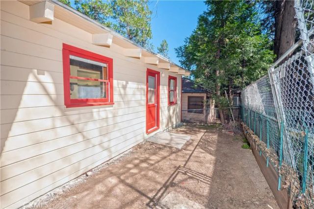 23915 Wildwood, Crestline, CA 92325