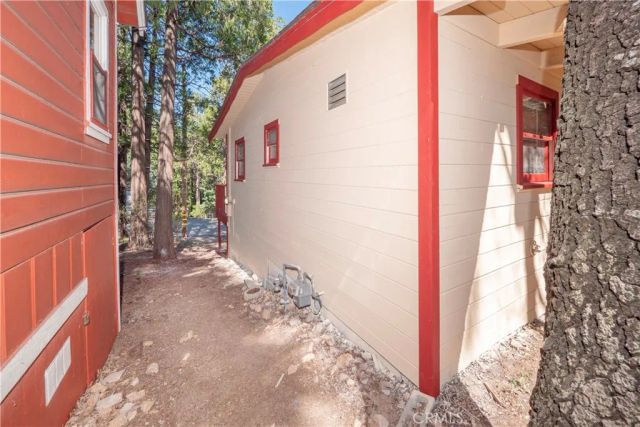 23915 Wildwood, Crestline, CA 92325