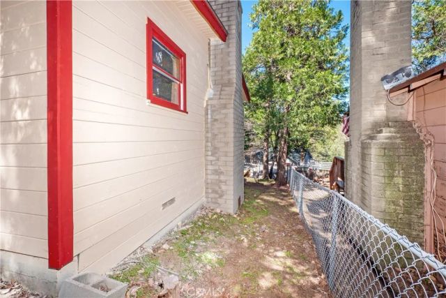 23915 Wildwood, Crestline, CA 92325