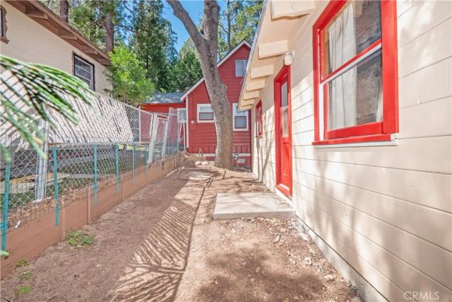 23915 Wildwood, Crestline, CA 92325