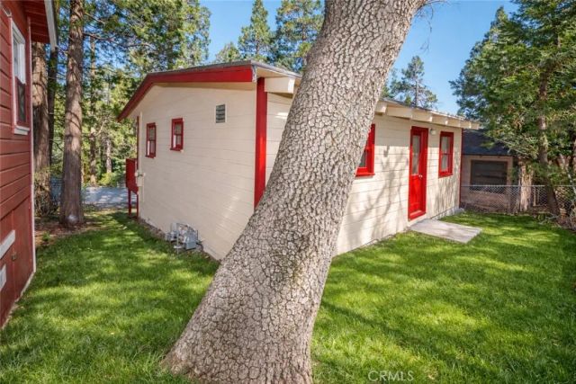 23915 Wildwood, Crestline, CA 92325
