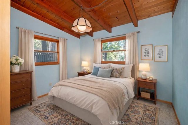 23915 Wildwood, Crestline, CA 92325