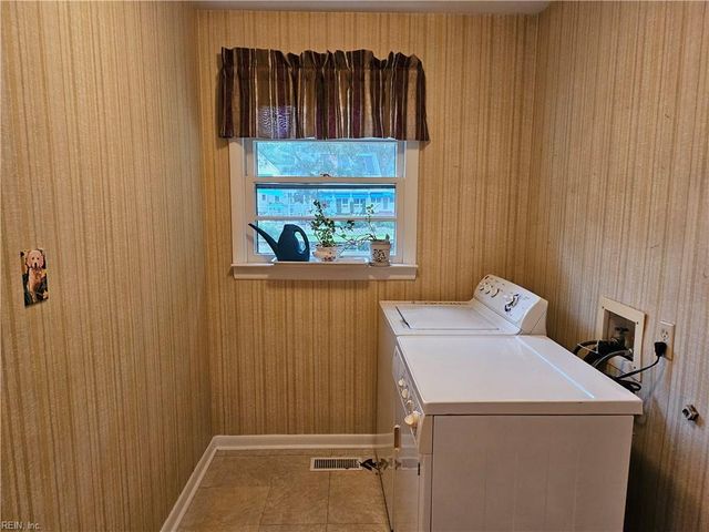 125 Winsome Haven DR, Seaford, VA 23696