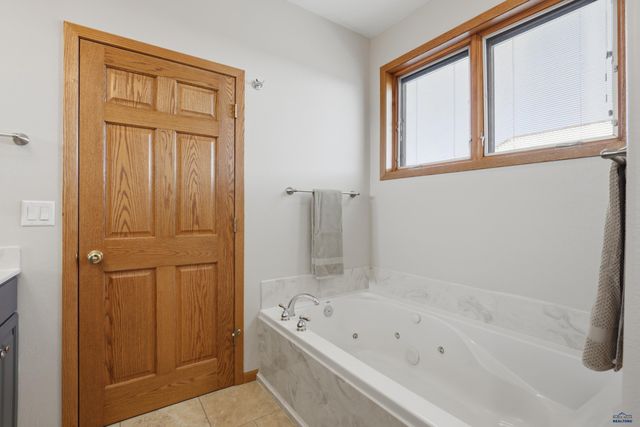 4137 AUGUSTA DR, Rapid City, SD 57703