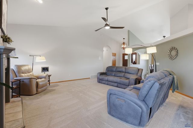 4137 AUGUSTA DR, Rapid City, SD 57703