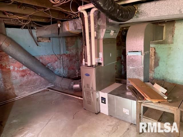 121 N 9TH Street, Herrin, IL 62948