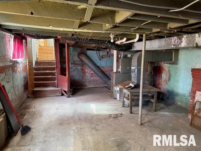 121 N 9TH Street, Herrin, IL 62948