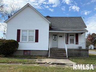 121 N 9TH Street, Herrin, IL 62948