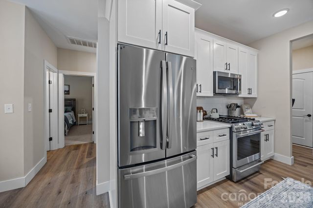 124 Falls Leaf Drive, Troutman, NC 28166