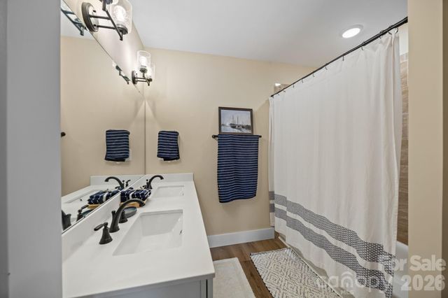 124 Falls Leaf Drive, Troutman, NC 28166