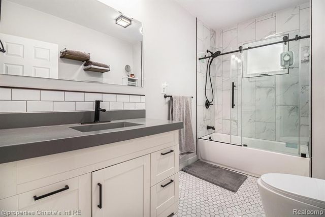 2144 Fischer Street, Detroit, MI 48214