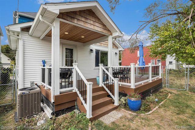 2144 Fischer Street, Detroit, MI 48214