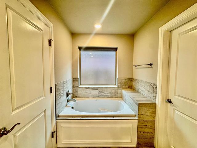 9217 NW 89th Street, Yukon, OK 73099