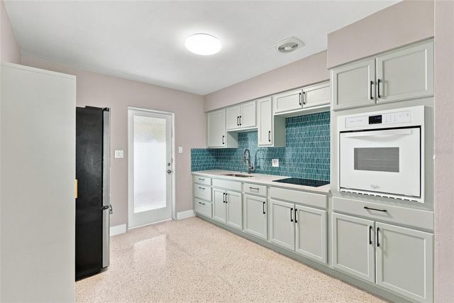 2002 1ST STREET S, St Petersburg, FL 33705