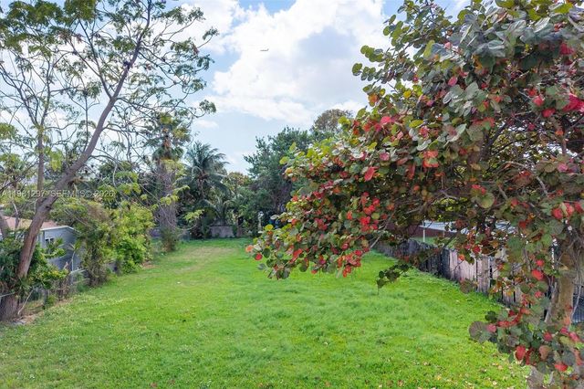 1922 NW 33rd St, Miami, FL 33142