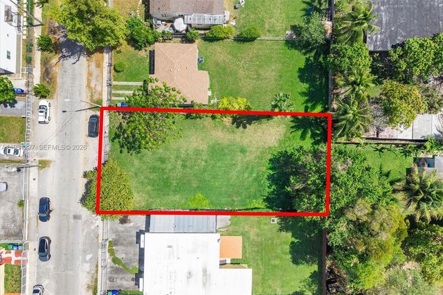 1922 NW 33rd St, Miami, FL 33142