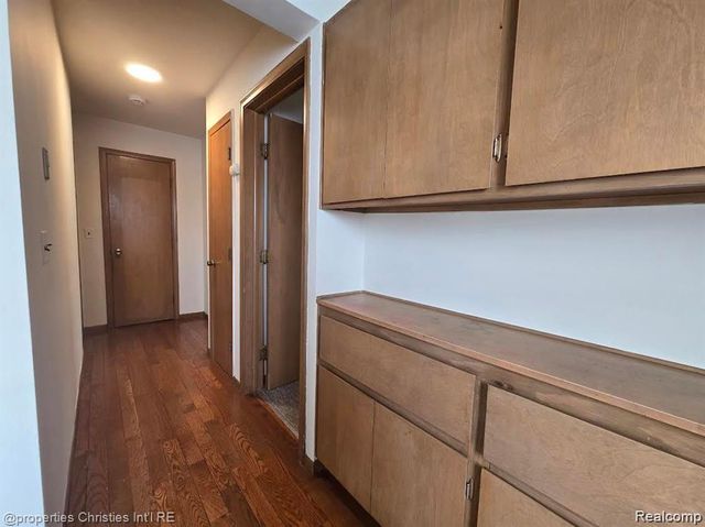 20231 Kelly Road, Detroit, MI 48225