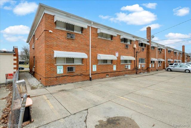 20231 Kelly Road, Detroit, MI 48225