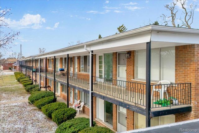 20231 Kelly Road, Detroit, MI 48225