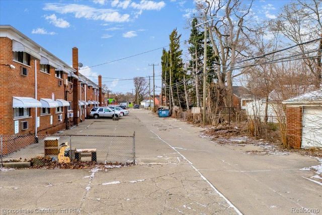 20231 Kelly Road, Detroit, MI 48225