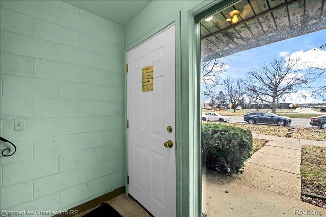 20231 Kelly Road, Detroit, MI 48225